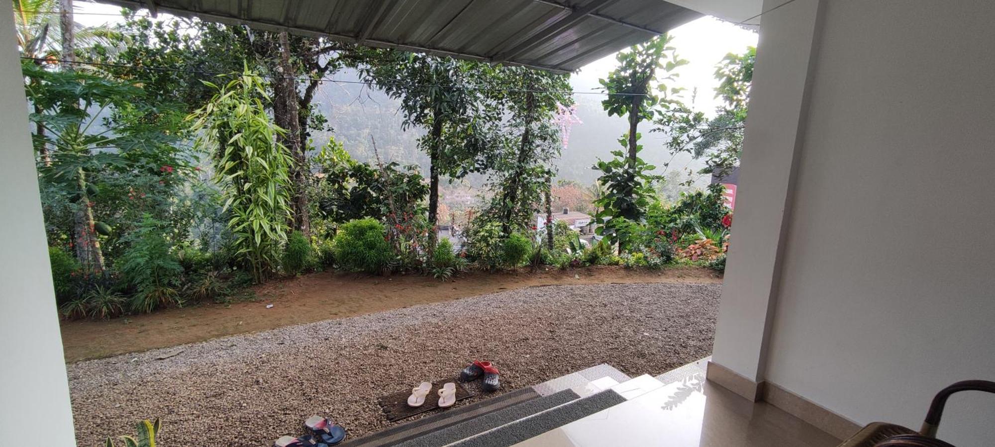 Koonamparayil Home Stay Munnar Anaviratty-Family Only Exteriör bild